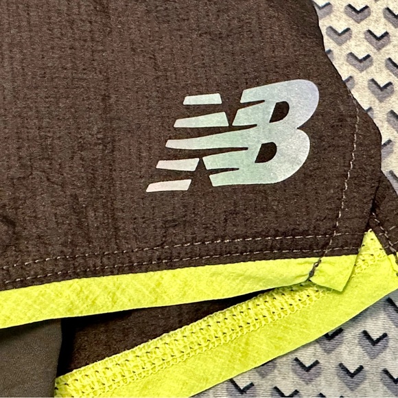 New Balance Women’s Impact 2-in-1 Run Short Size L - Picture 3 of 9